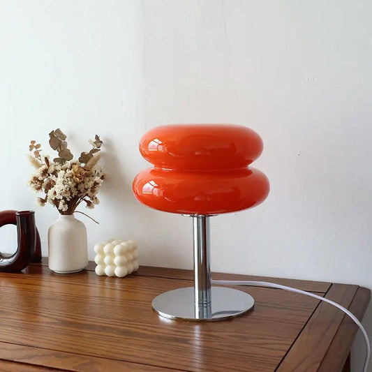Luno – Retro-Bauhaus-Tischlampe mit glänzendem orangefarbenem Schirm und verchromtem Fuß