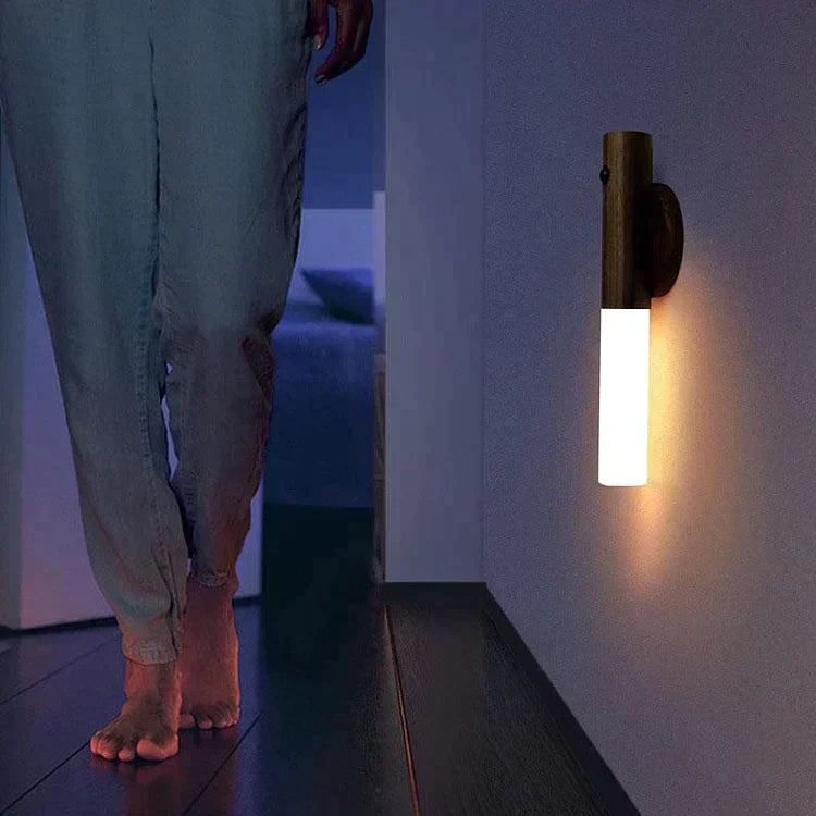 Alba | Kabellose Wandleuchte im warmen Holzdesign
